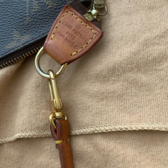 Louis Vuitton Pochette - Picture 9 of 10